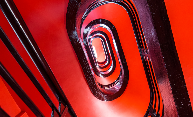Résidence des Célestins (Paris 4ème) : Son hall d’entrée abrite cet escalier de style Art déco. Architecte : Laurent Niget