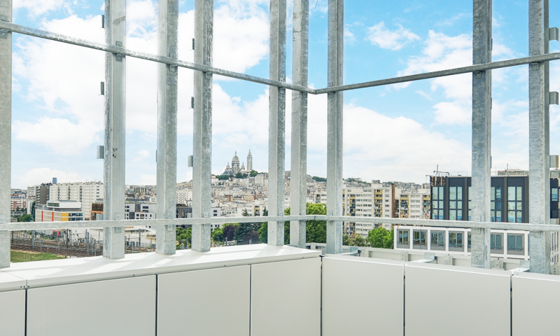 A Porte de la Chapelle, dans le cadre du projet d'aménagement du quartier Chapelle International, Construction Privée réalise la construction d’un immeuble de bureaux de plus de 14 000 m²  et d’un commerce. Les futurs salariés pourront apprécier une vue sur le Sacré Cœur ! // Maîtrise d’ouvrage : Linkcity Ile-de-France - Architecte : Metra et Associés