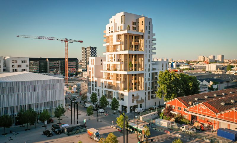 Emblématik insuffle une autre manière d’habiter en hauteur, chez soi ou avec les autres, en commun dans un village vertical.