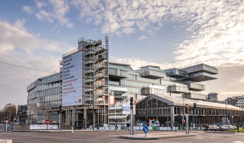 Les équipes de Bouygues Bâtiment Ile-de-France Construction Privée ont contribué à la réalisation de Bridge, signée Jean-Paul Viguier pour le compte d'Altarea Cogedim. Les experts d'Elan ont également été mobilisés pour mener à bien une mission d'OPC - pilotage et coordination. 