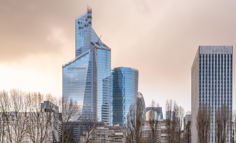 Tour First : Avec ses 231 mètres élancés en biseau vers le ciel, la Tour First détient le record de France de hauteur. Tour emblématique de Paris La Défense, First a été engagée dès sa phase de programmation et de conception dans un processus de certification HQE particulièrement exigeant.