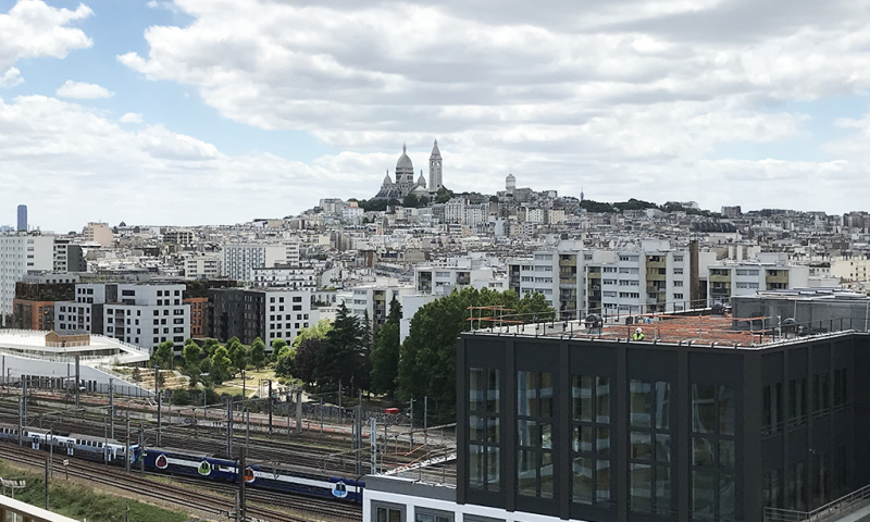 Habitat Social & Linkcity : le programme immobilier Chapelle International est exemplaire en termes de bien-être utilisateurs, d’insertion urbaine et de développement durable. Le Lot B est une tour de 17 étages au sein de l’opération où les futurs habitants auront la chance d’avoir vue sur le Sacré Cœur ! // Architectes : Arte Charpentier ; Metra & Associés - Crédit photo : © Linkcity Le programme immobilier Chapelle International est exemplaire en termes de bien-être utilisateurs, d’insertion urbaine et de développement durable. Le Lot B est une tour de 17 étages au sein de l’opération où les futurs habitants auront la chance d’avoir vue sur le Sacré Cœur ! // Maîtrise d’ouvrage : Linkcity Ile-de-France - Architectes : Arte Charpentier ; Metra & Associés - Crédit photo : © Linkcity