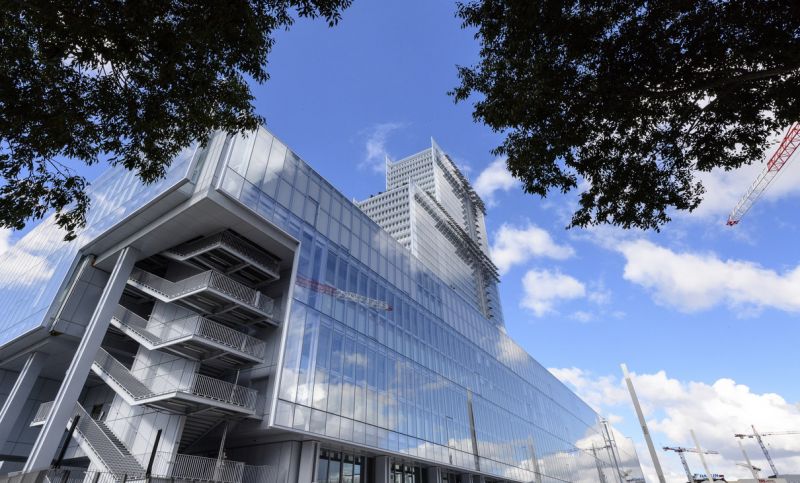 Tribunal de Paris : Le nouveau Tribunal de Paris se caractérise par une architecture lumineuse, légère et toute en transparence. Ce palais de verre de plus 100 000 m² réunit en un même lieu l’ensemble des services du Tribunal de Grande Instance de Paris, ainsi que la totalité des 20 tribunaux d’instance parisiens.