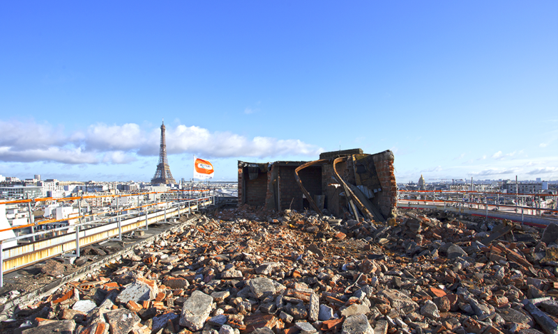 Rénovation Privée : Biome est un projet de restructuration lourde 24 000m² de bureaux au cœur du 15ème arrondissement de Paris. Vue insolite depuis le toit où le drapeau de Bouygues Bâtiment Ile-de-France côtoie la Tour Eiffel ! // Maîtrise d’ouvrage : Société Foncière Lyonnaise (SFL) - Architecte : YMA - Yrieix Martineau Architecture et Jouin Manku. Biome est un projet de restructuration lourde 24 000m² de bureaux au cœur du 15ème arrondissement de Paris. Vue insolite depuis le toit où le drapeau de Bouygues Bâtiment Ile-de-France côtoie la Tour Eiffel ! // Maîtrise d’ouvrage : Société Foncière Lyonnaise (SFL) - Architecte : YMA - Yrieix Martineau Architecture et Jouin Manku.